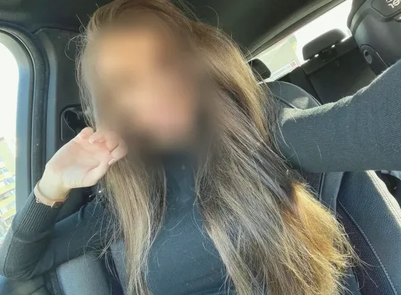 Amira, 33