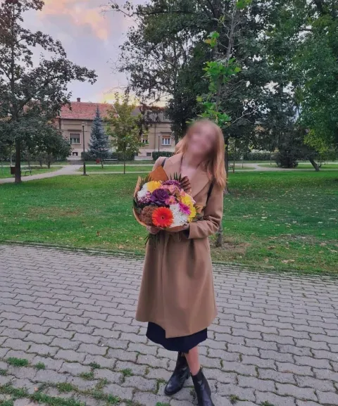 Caroline, 35