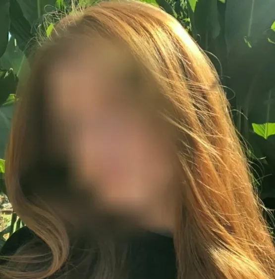 Ella, 23