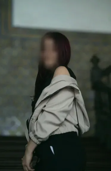 Louise, 26