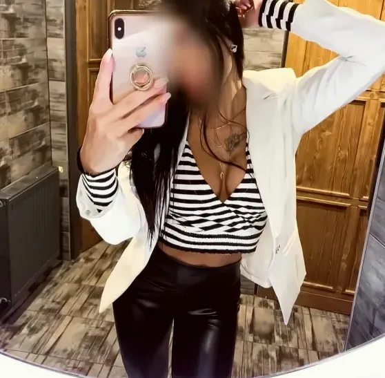 Mathilde, 34
