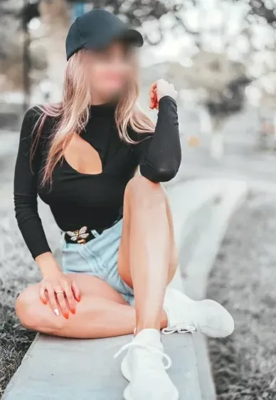 Nicoline, 28
