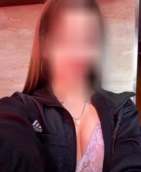 Simone, 27
