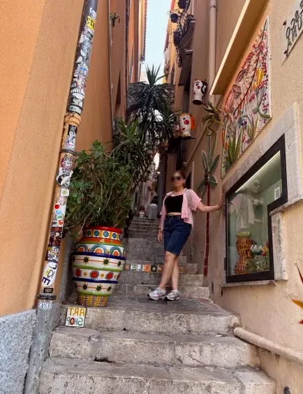 Tilde, 35