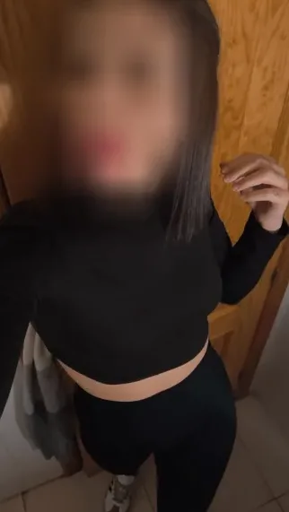 Tina, 28